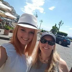 Meet your Posher, Caroline